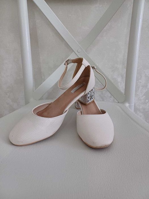 Басоношка   каблуком со стразами