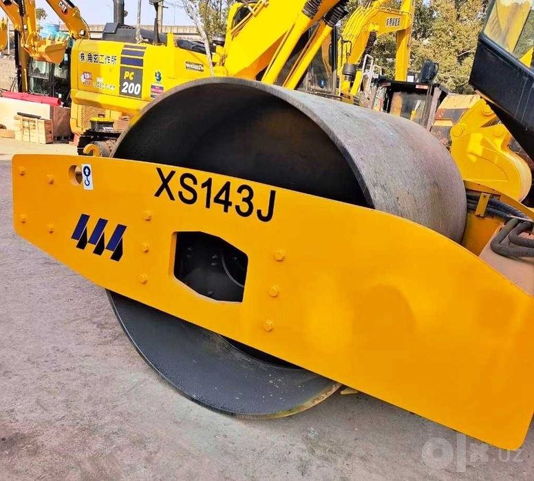 XCMG XS143J  самоходный одновальцовый вибрационный каток грунтовый