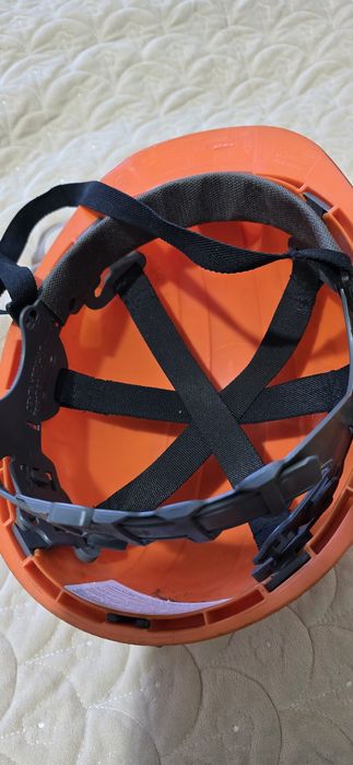 Продам каску( шахта) и нательное белье