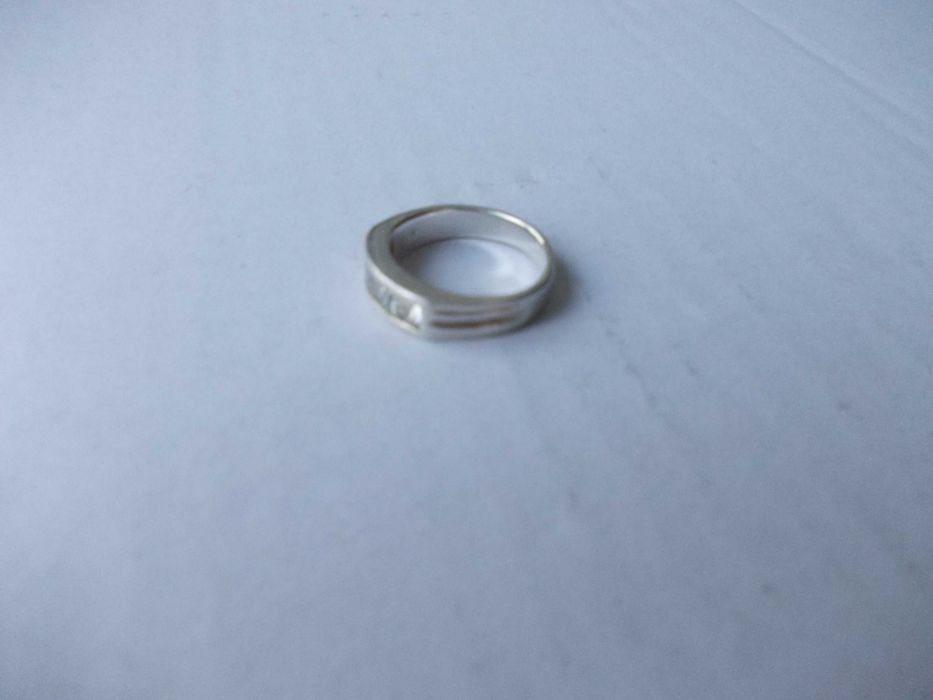 Inel vechi din argint cu 4 pietre