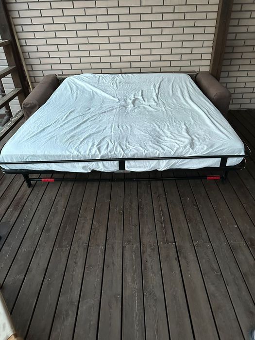 Двухместный диван