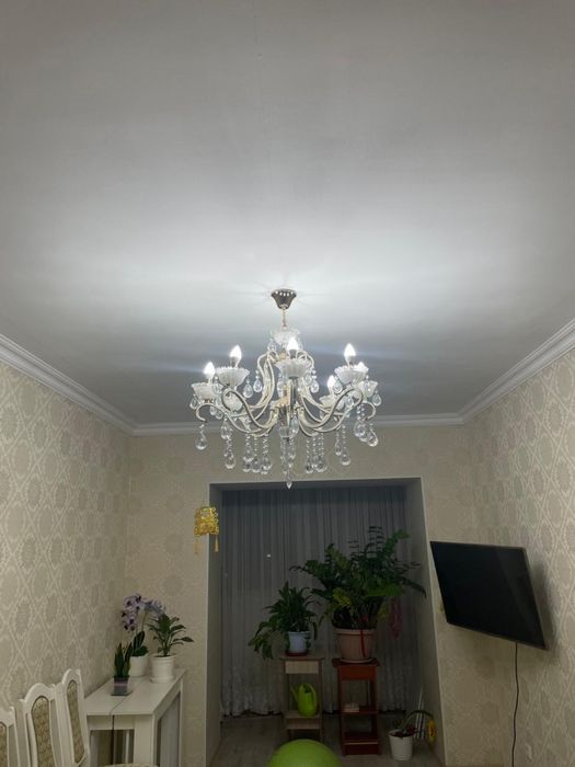 Продам люстру 15000