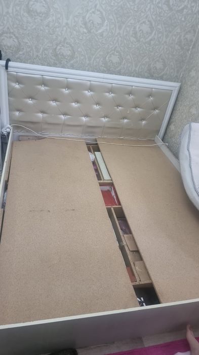 Продам  двухспальную кровать