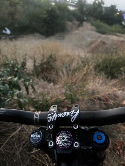 Kona Operator Supreme DH / Hope / Rockshox Boxxer / Saint / Nukeproof