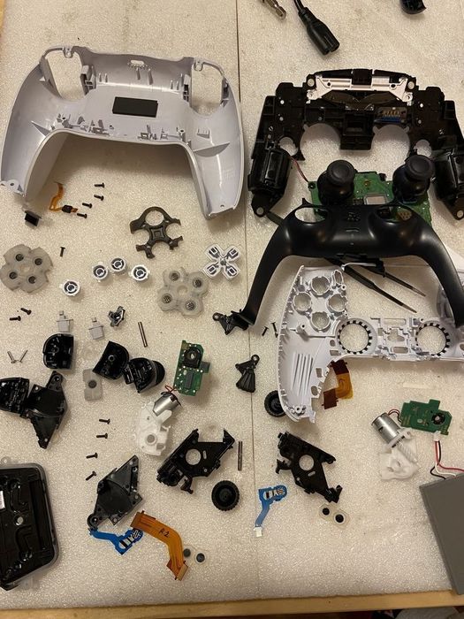 Asamblare PC Custom, Curățare Console (PS5/PS4/Xbox) & Reparații Controllere
