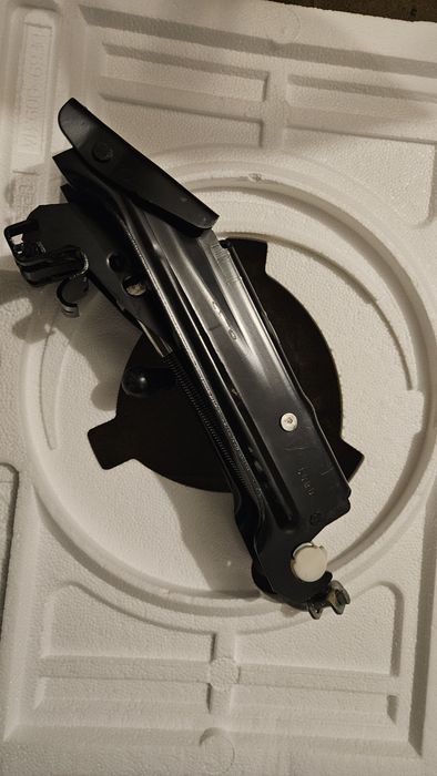 Cric, coarba si cui tractare VW Golf 5, 6