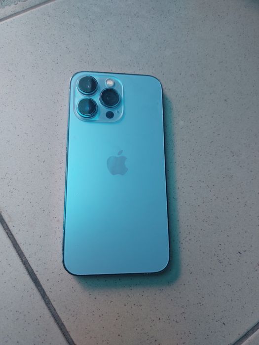 IPhone 13 pro siera blue .