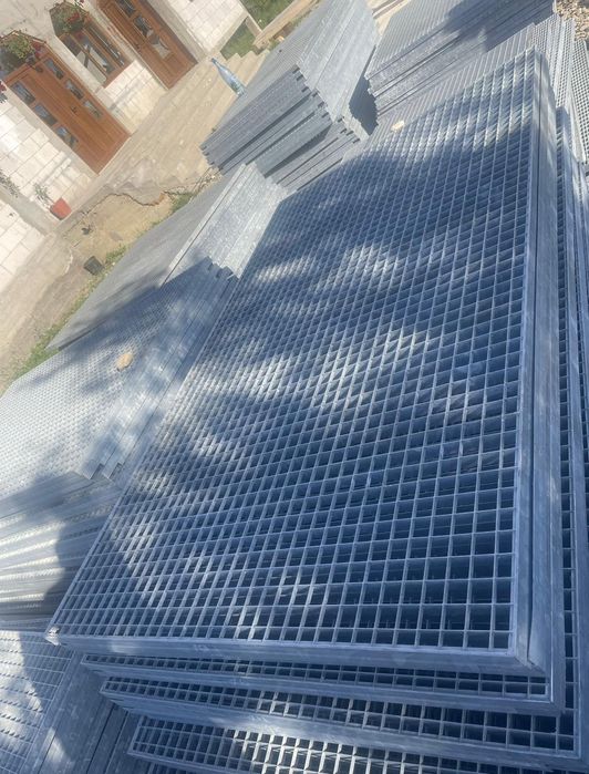 Trepte și gratare zincate