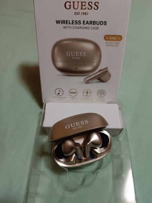Безжични слушалки Guess Capsule Gold
60 лв или размяна
Нови, неизползв