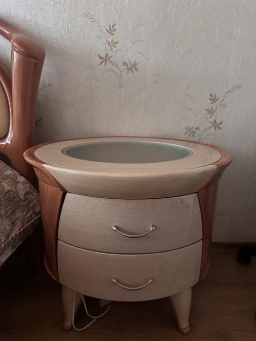 Продам спальный гарнитур