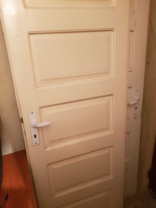 Продавам интериорни врати