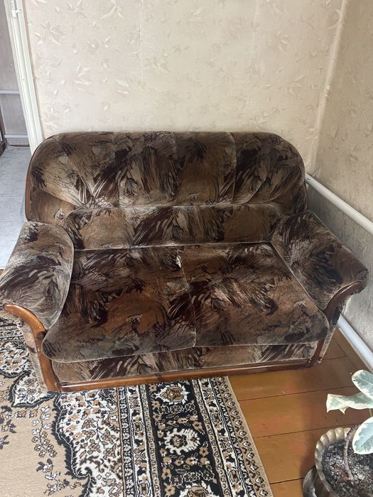 Продаются два дивана и кресло