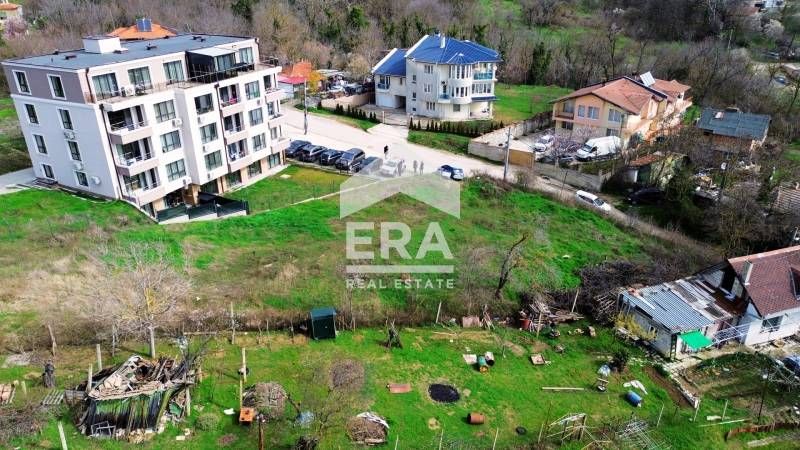 Четиристаен ексклузивен апартамент за продажба, с голяма дневна и собс