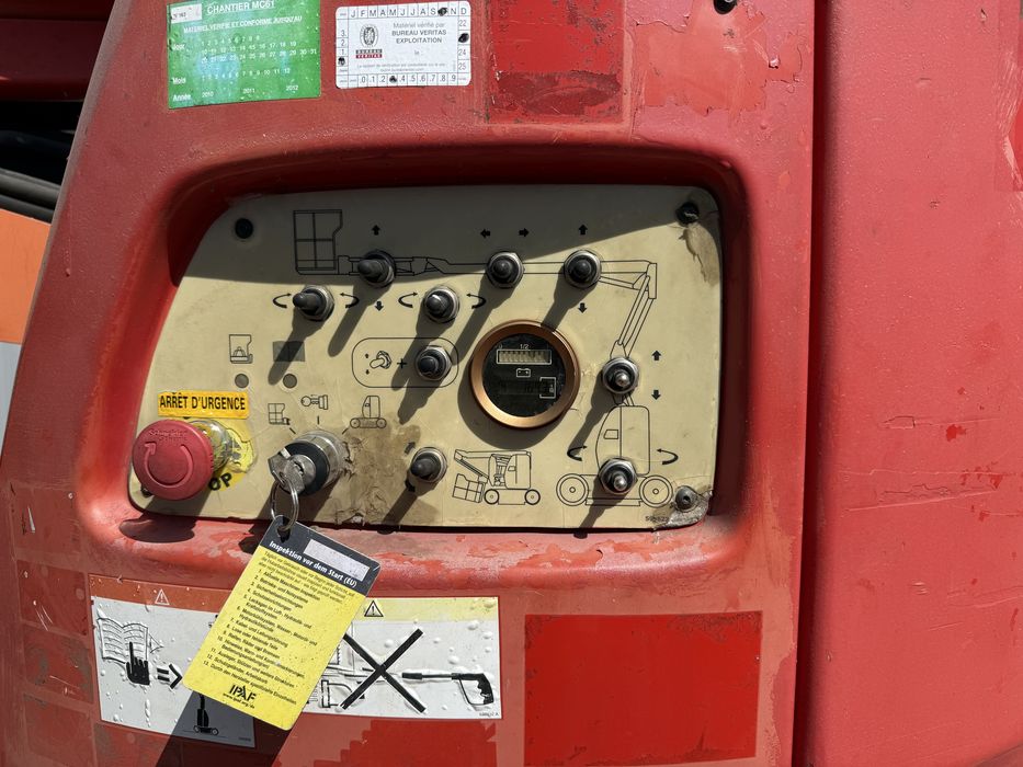 De vanzare sau da inchiriat nacela Manitou cu brat articulat