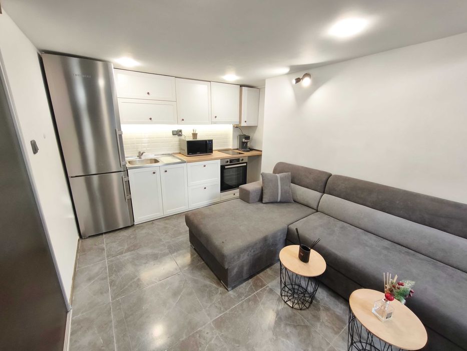 Продава се Тристаен апартамент в Варна, Операта - 80 кв.м за 11 €/кв.м - Снимка #1