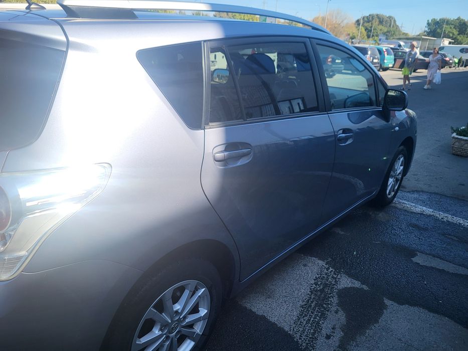 Продавам Toyota Verso