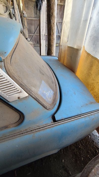 Trabant albastru