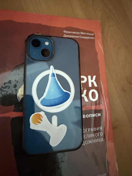 Продам IPhone 13