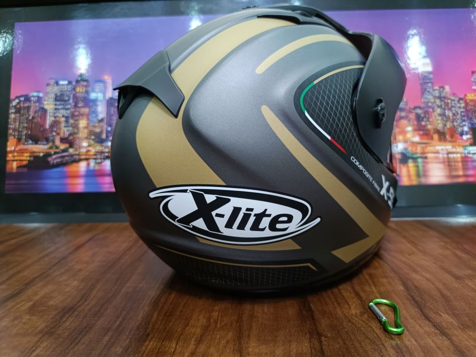 Мото шлем от итальянского бренда Nolan x 551 X - Lite