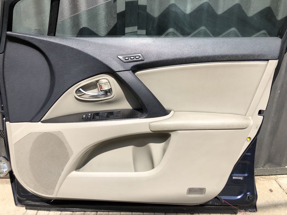 Кожен салон за Тойота Авенсис/Avensis T27 09г-14г