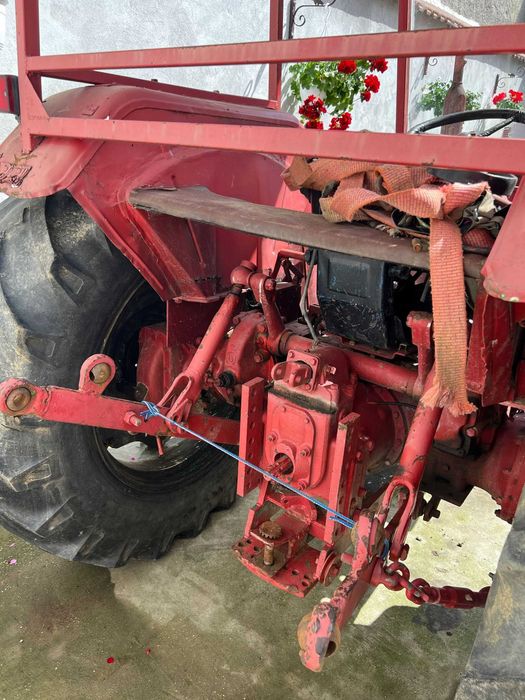 Vând tractor în stare bună de funcționare.