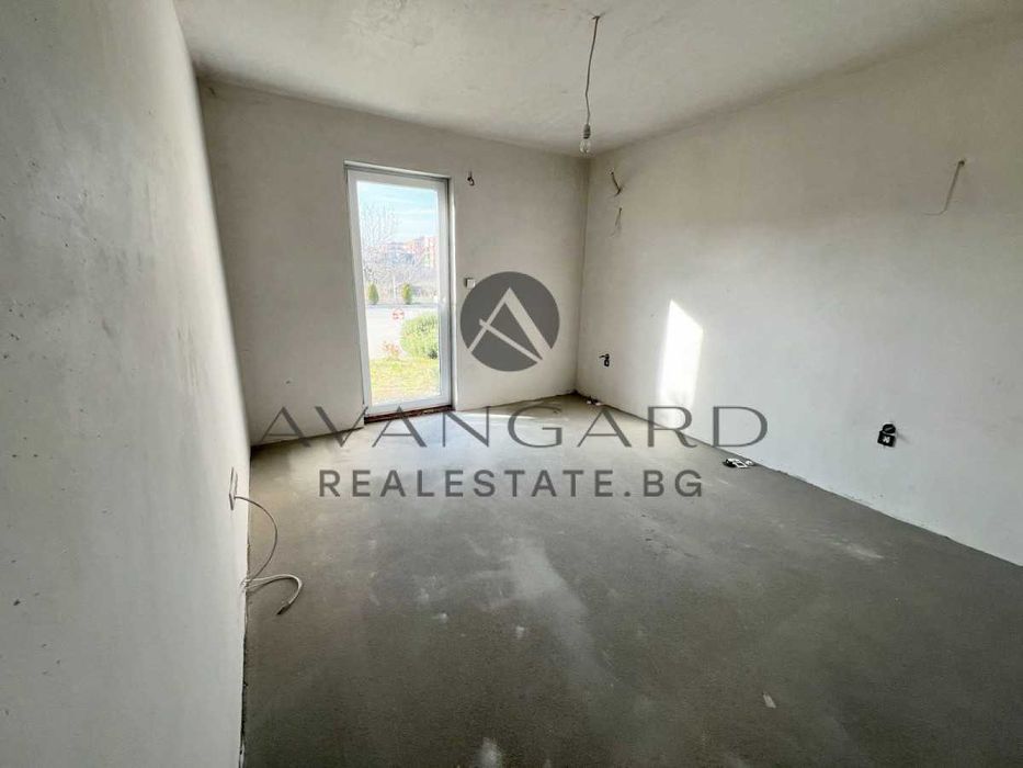 Продава се Тристаен апартамент в Пловдив, Остромила - 132 кв.м за 682 €/кв.м - Снимка #3