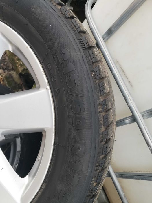Jenti cu anvelope bune  215/60 R17 96 H   ;235 /45 R17 94 H