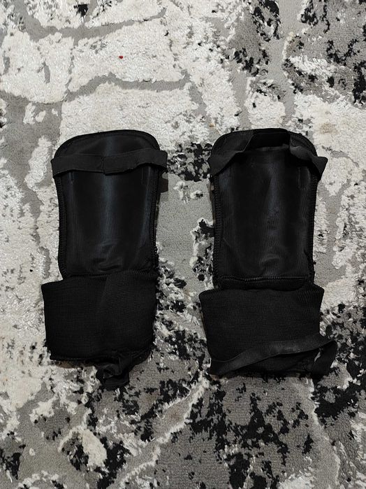 Футбольный щитки состояние новый