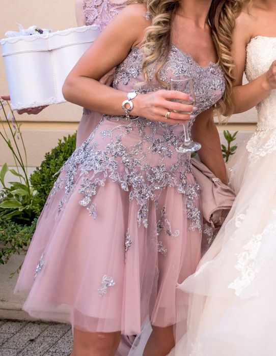 Красива дизайнерска рокля