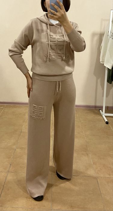 Продам женский костюм трикотажный