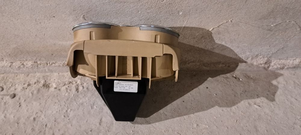 Поставка (конзола) за чаши Мерцедес цлс + пепелник