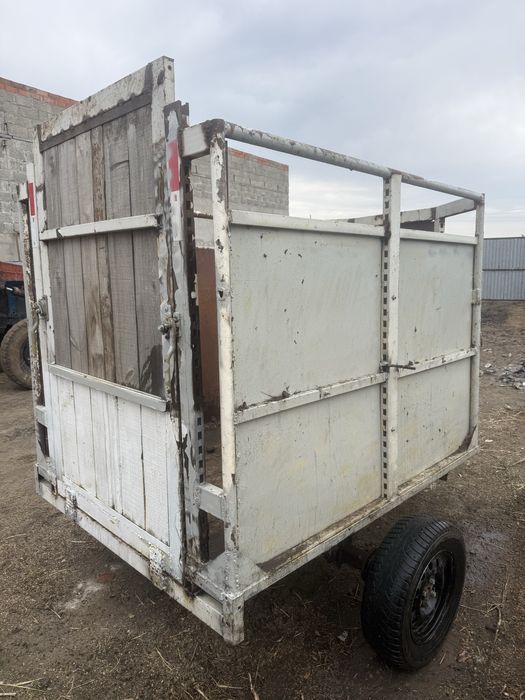 Продам прицеп коневозка.