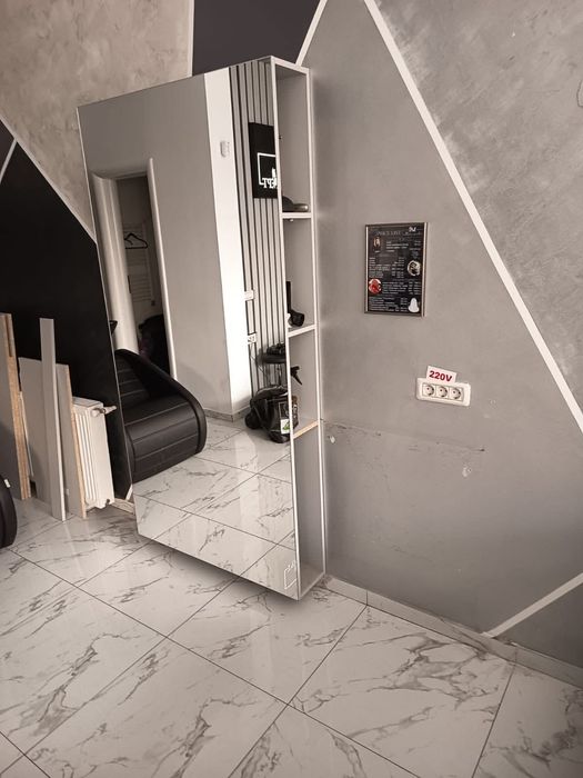 Scaun frizerie si oglinda frizerie