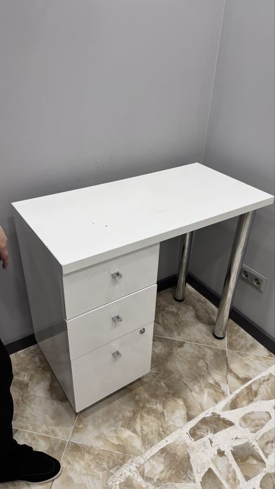 Маникюрный стол(Б/У)