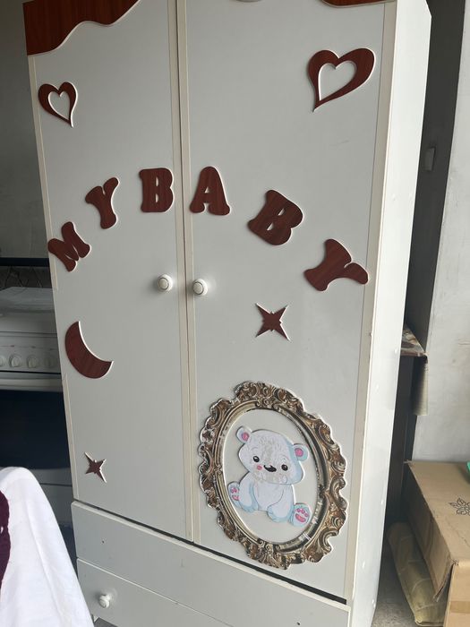 Детская кровать и шкаф