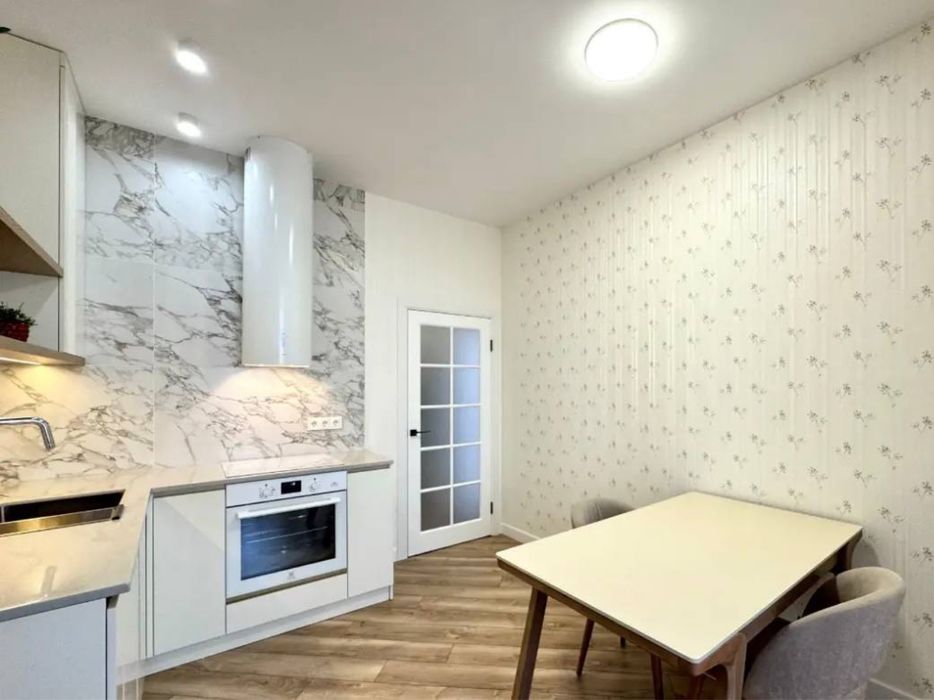 Стол со стульями