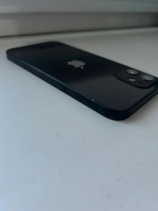 Продам Айфон 12(128) black