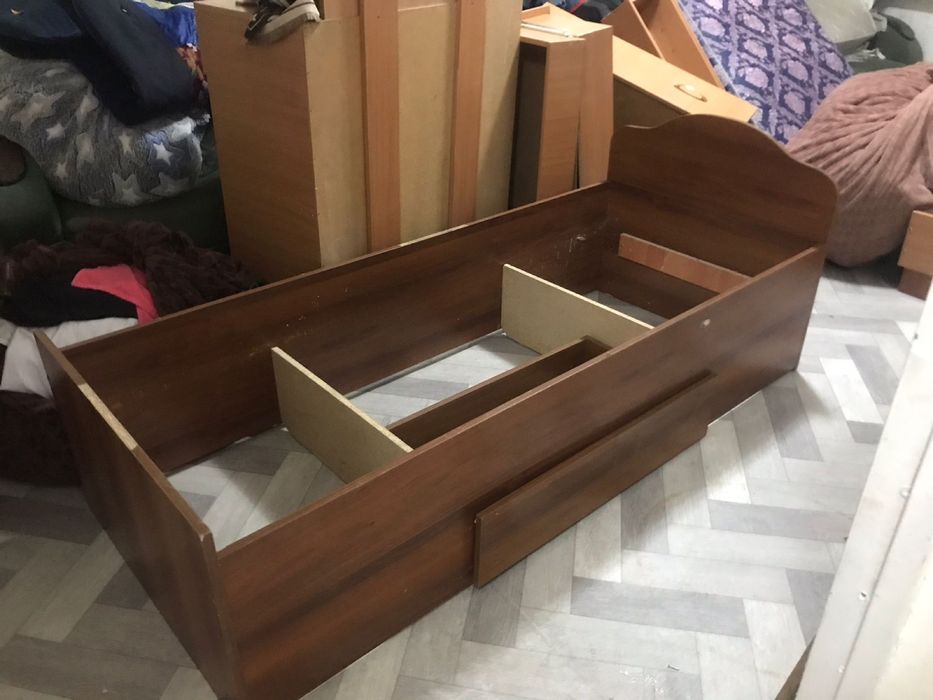 Кровать с матрасом