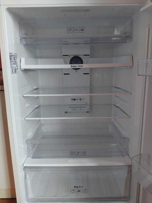 Катта самсунг холодильник сотилади зур ишлайди зур музлатади