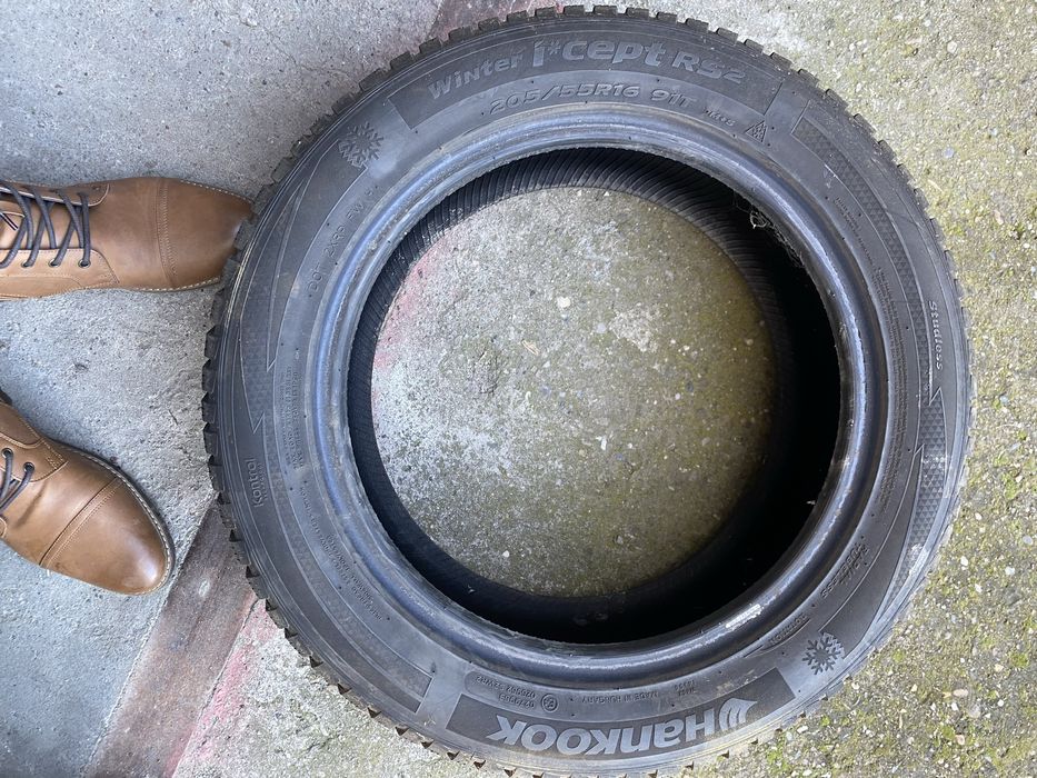 Vand 2 anvelope de iarna 205/55/16