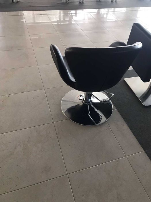 Фризьорски стол BOB ROUND - черна основа