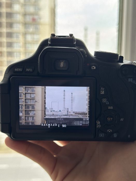 Зеркальный фотоаппарат Canon EOS 600D