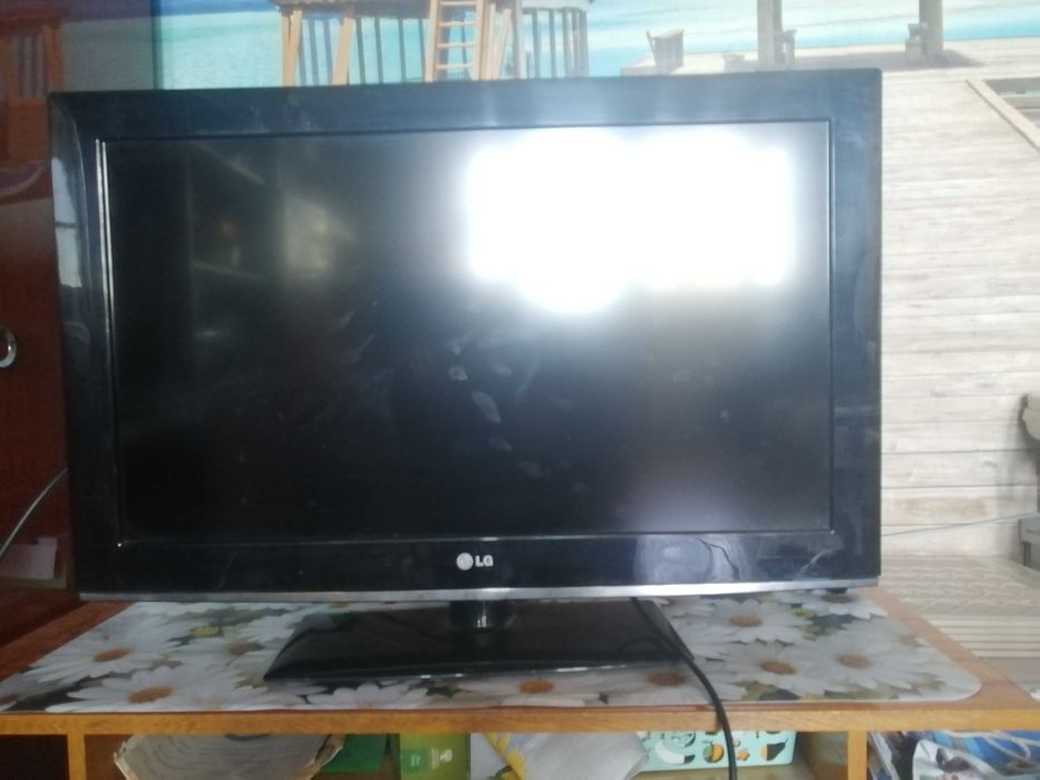 Продам  телевизор LG.