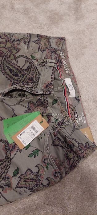 GESA Slim - Marime 31/30 - NOI CU ETICHETA - Model Paisley Floral - 69.99 EUR