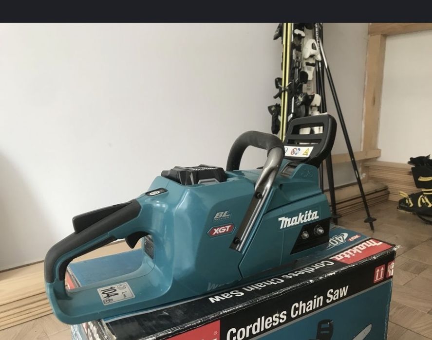 Drujba Makita BL motor IPX4 40v li-on max încărcător cu două baterii