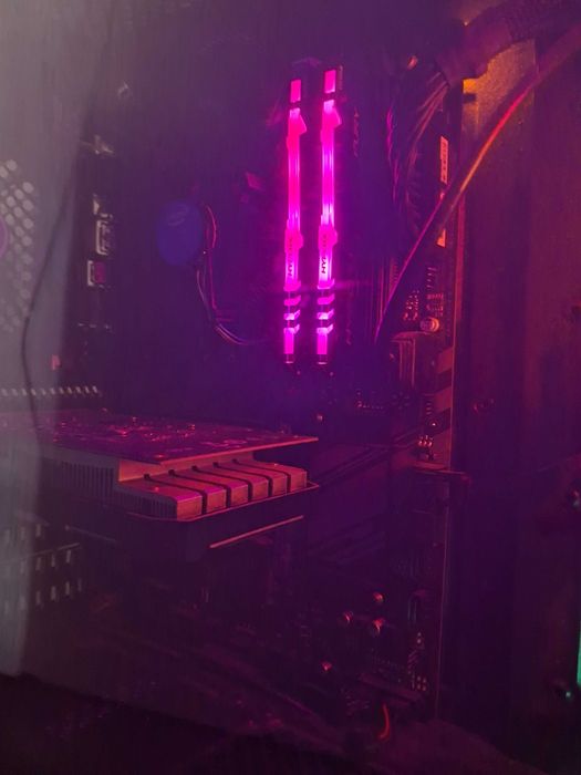 Обновен Геймърски Компютър + Монитор - Готов за игра и училище