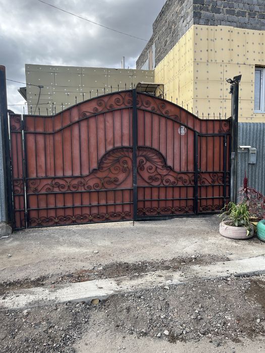 Ворота кованные с калиткой .