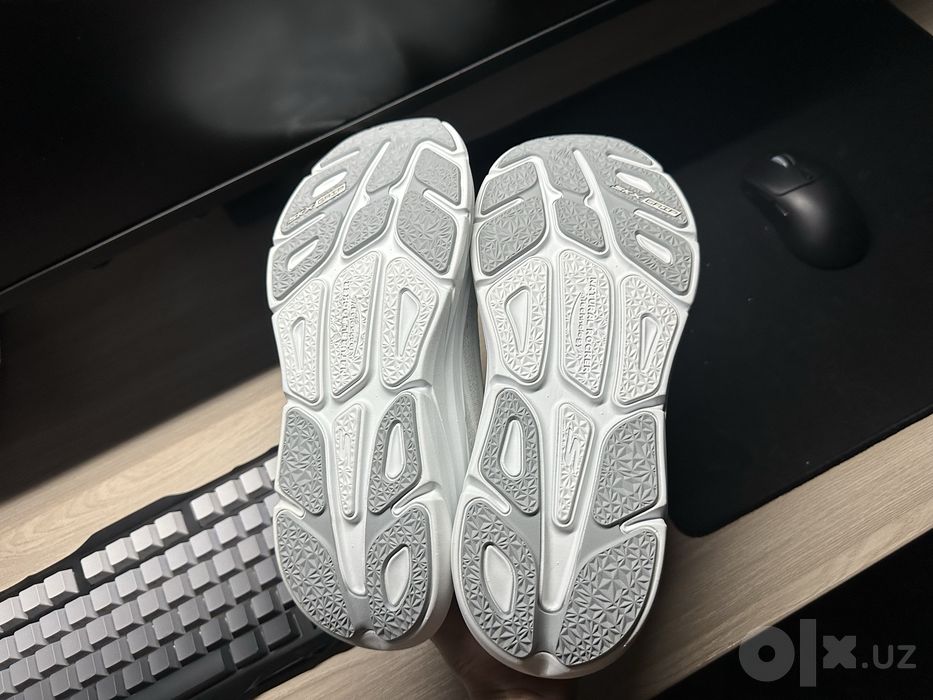 Skechers max cushioning premier