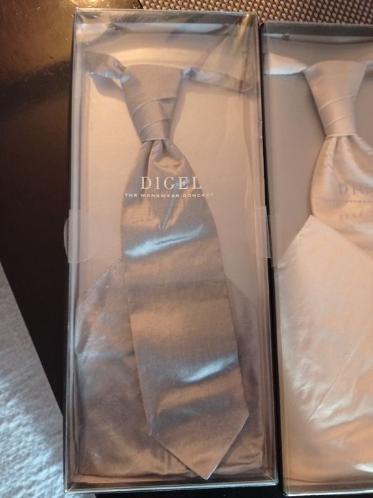 Digel set cravata cu batista rever,sigilate ,doua seturi germania
