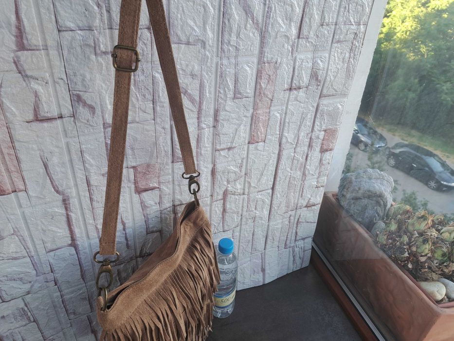 дамска чанта,малка велурена чантичка с ресни-естествена кожа